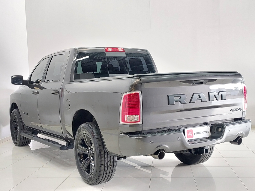 ram classic 5.7 v8 gasolina laramie night edition cd 4x4 automatico 4p 2023