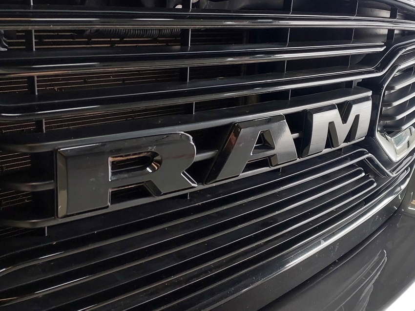 ram classic 5.7 v8 gasolina laramie night edition cd 4x4 automatico 4p 2023