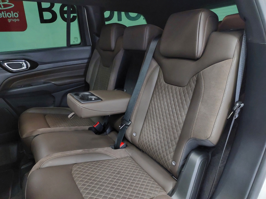 jeep commander 2.0 td380 turbo diesel overland at9 4p automatico 2025