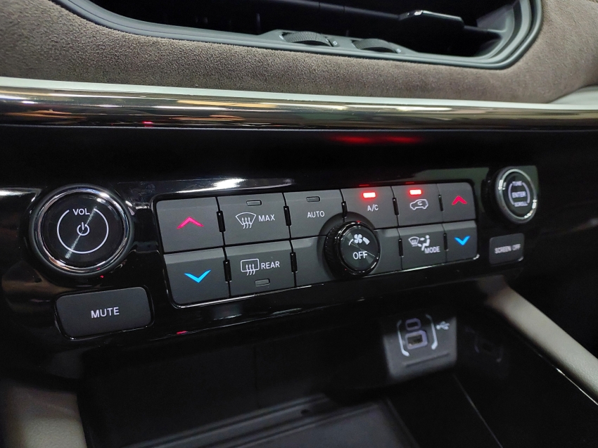 jeep commander 2.0 td380 turbo diesel overland at9 4p automatico 2025