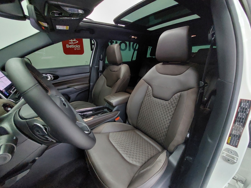 jeep commander 2.0 td380 turbo diesel overland at9 4p automatico 2025