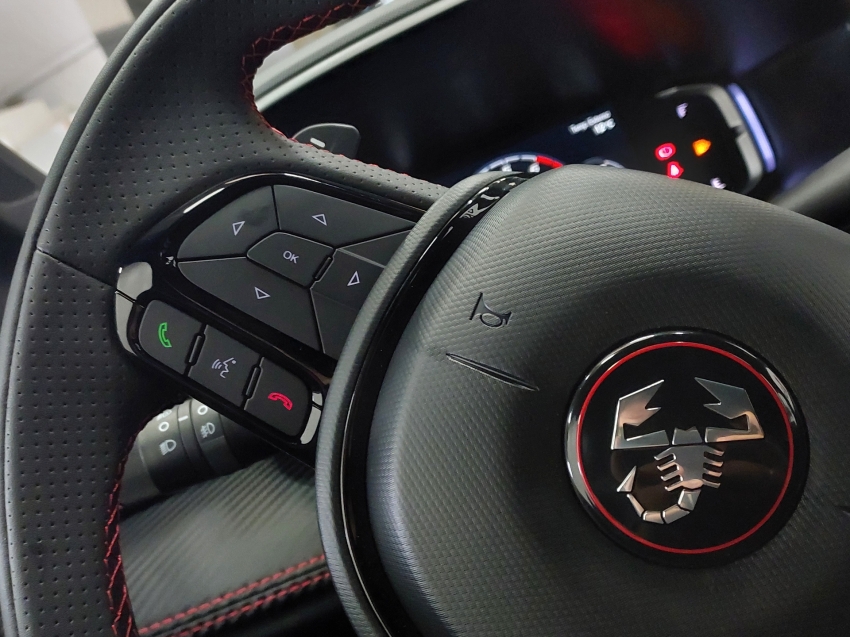fiat fastback 1.3 turbo 270 flex abarth at6 4p automatico 2025 fiat fastback 1.3 turbo 270 flex abarth at6 4p automatico 2025