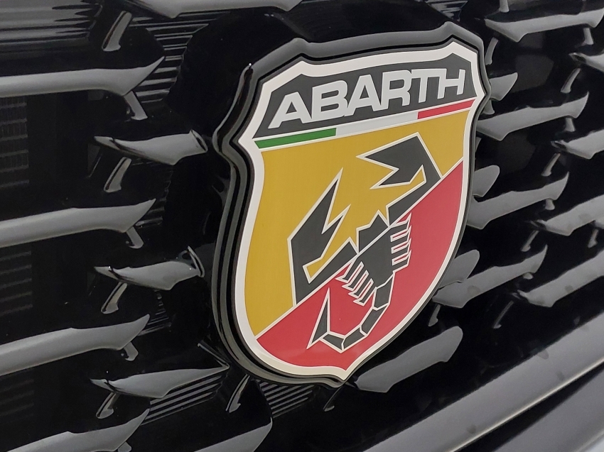 fiat fastback 1.3 turbo 270 flex abarth at6 4p automatico 2025 fiat fastback 1.3 turbo 270 flex abarth at6 4p automatico 2025