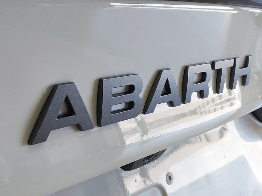 fiat fastback 1.3 turbo 270 flex abarth at6 4p automatico 2025 fiat fastback 1.3 turbo 270 flex abarth at6 4p automatico 2025