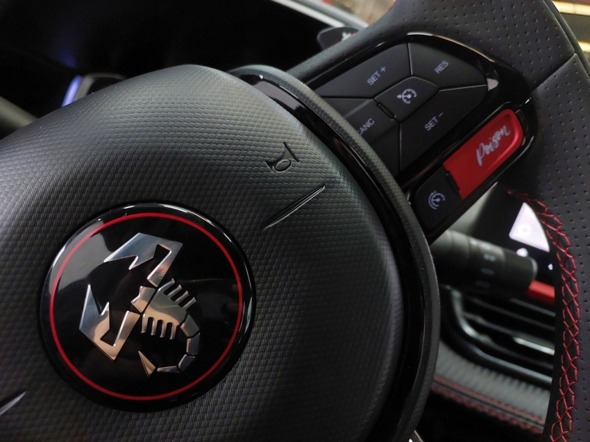 fiat fastback 1.3 turbo 270 flex abarth at6 4p automatico 2025