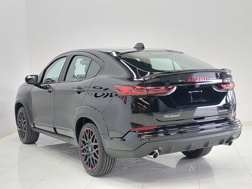 fiat fastback 1.3 turbo 270 flex abarth at6 4p automatico 2025