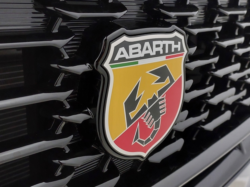 fiat fastback 1.3 turbo 270 flex abarth at6 4p automatico 2025