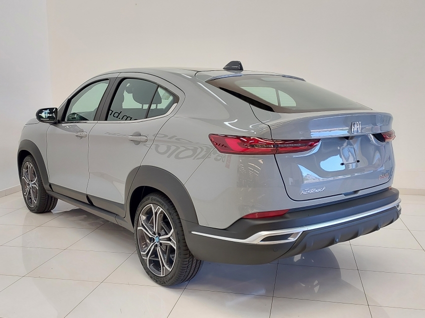 fiat fastback 1.0 turbo 200 impetus hybrid cvt hibrido 4p automatico 2025