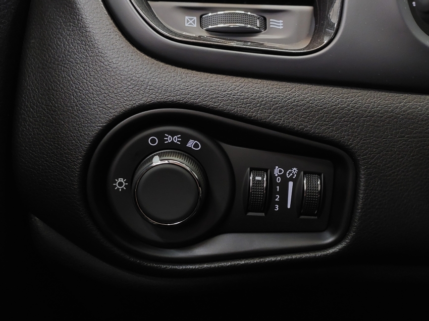 jeep renegade 1.3 t270 turbo flex longitude at6 4p automatico 2025