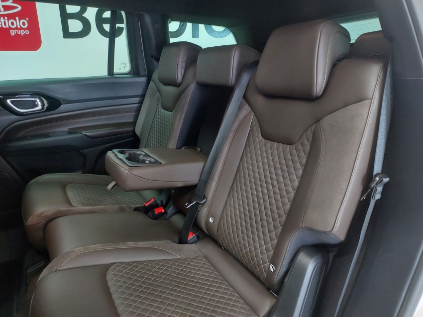 jeep commander 2.0 td380 turbo diesel overland at9 4p automatico 2022