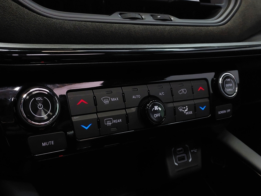 jeep commander 2.0 hurricane 4 turbo gasolina blackhawk at9 4p automatico 2025