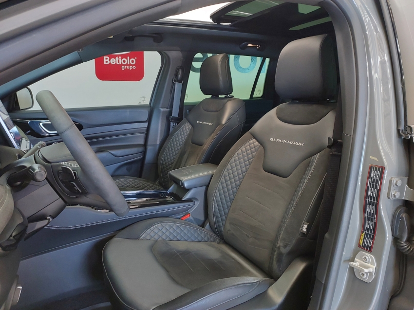 jeep commander 2.0 hurricane 4 turbo gasolina blackhawk at9 4p automatico 2025