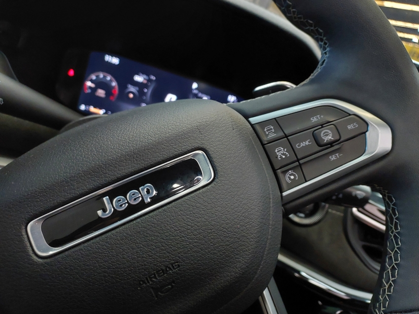 jeep commander 2.0 hurricane 4 turbo gasolina blackhawk at9 4p automatico 2025