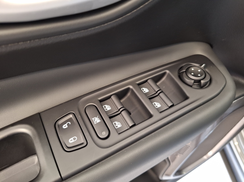 jeep renegade 1.3 t270 turbo flex longitude at6 4p automatico 2025