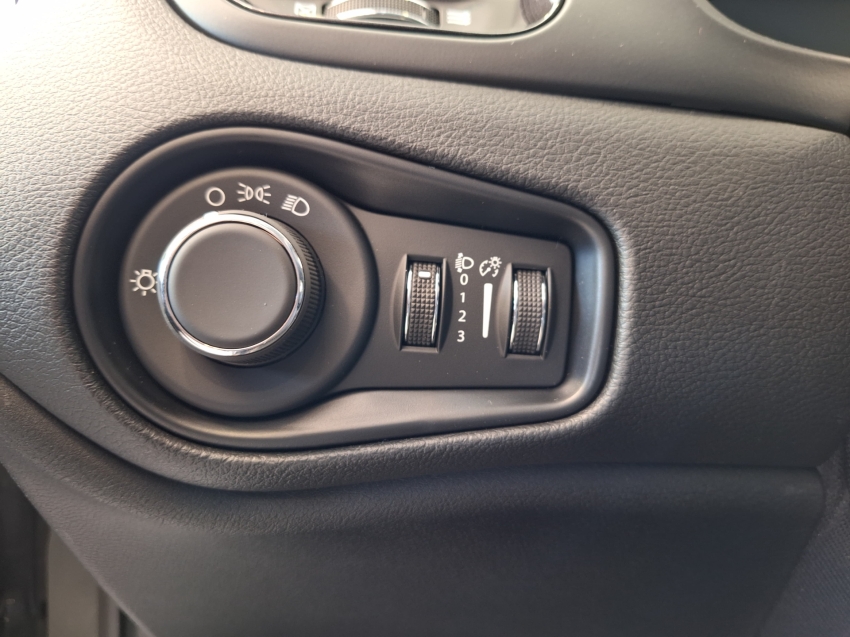 jeep renegade 1.3 t270 turbo flex longitude at6 4p automatico 2025