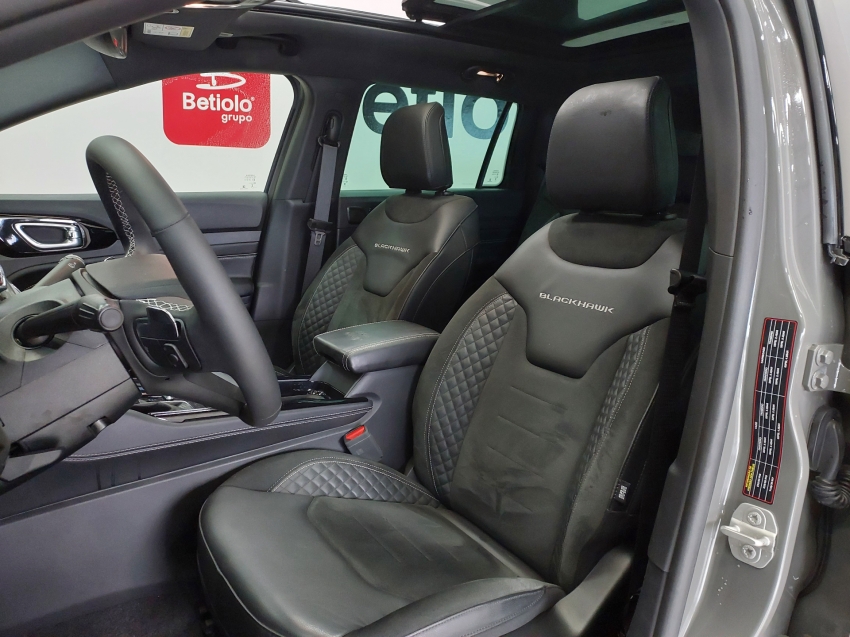 jeep commander 2.0 hurricane 4 turbo gasolina blackhawk at9 4p automatico 2025