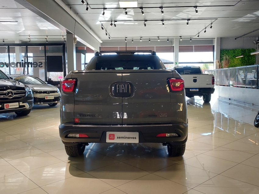 fiat toro 2.0 16v turbo diesel ultra 4wd at9 4p automatico 2023