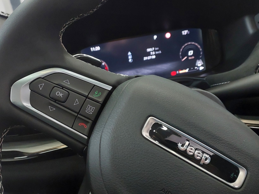 jeep commander 2.0 hurricane 4 turbo gasolina blackhawk at9 4p automatico 2025