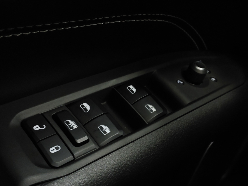 jeep commander 2.0 hurricane 4 turbo gasolina blackhawk at9 4p automatico 2025