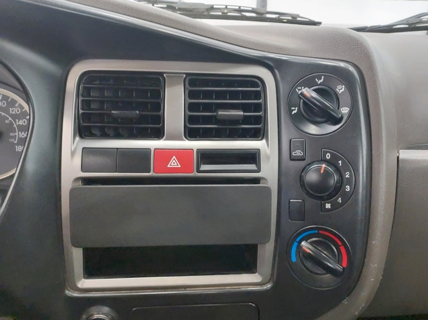 hyundai hr 2.5 longo com cacamba 4x2 16v 130cv turbo intercooler diesel 2p manual 2014