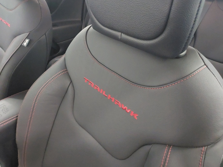 jeep renegade 1.3 t270 turbo flex trailhawk 4x4 at9 4p automatico 2025