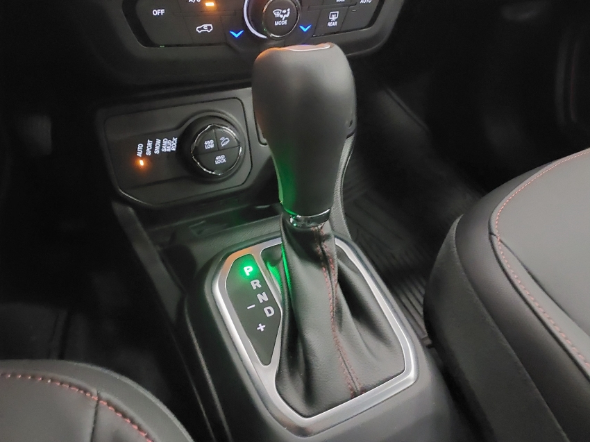 jeep renegade 1.3 t270 turbo flex trailhawk 4x4 at9 4p automatico 2025