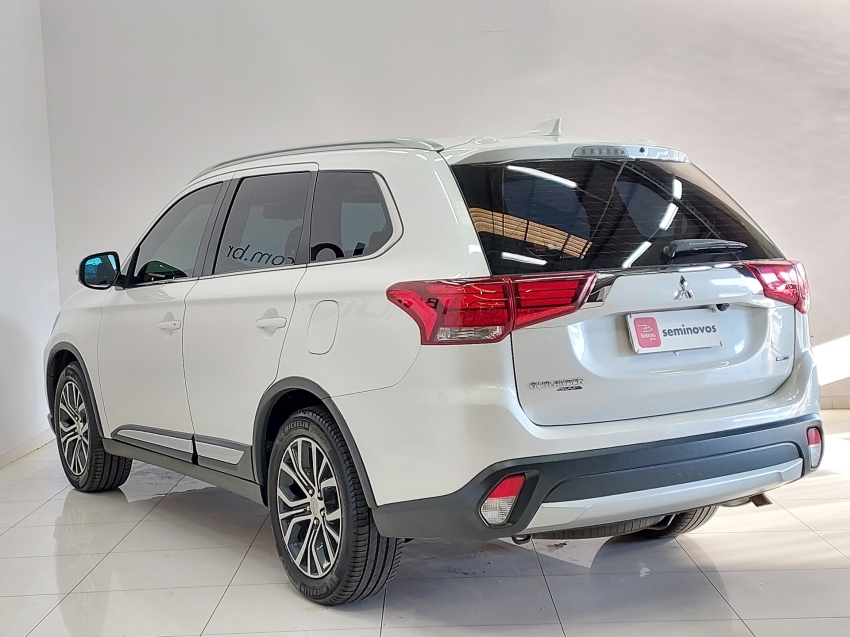 mitsubishi outlander 2.2 4x4 16v diesel 4p automatico 2018