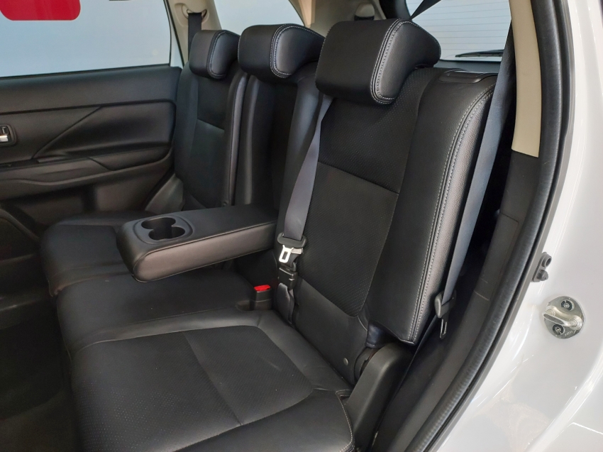 mitsubishi outlander 2.2 4x4 16v diesel 4p automatico 2018