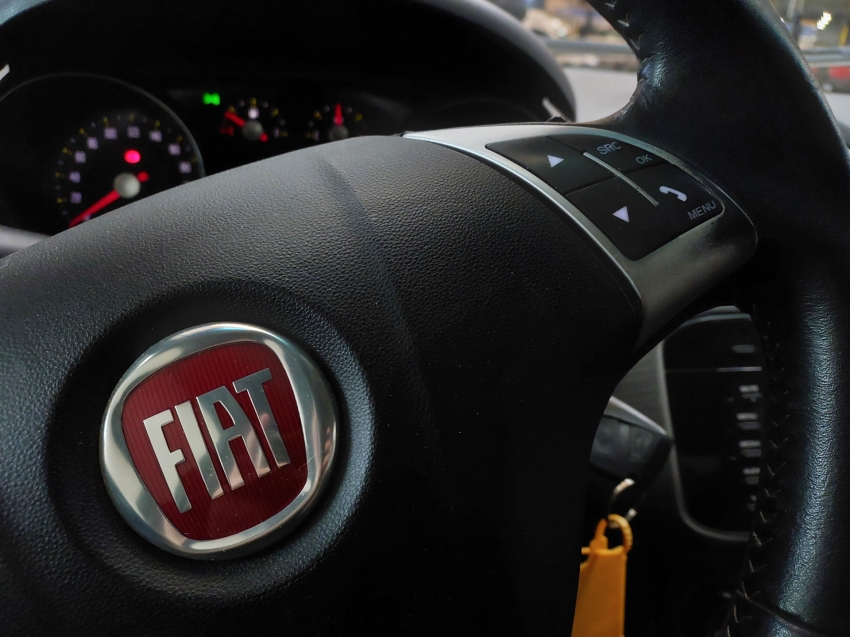 fiat punto 1.6 essence 16v flex 4p automatizado automatico 2013
