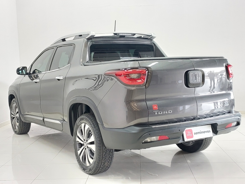 fiat toro 2.0 16v turbo diesel volcano 4wd at9 4p automatico 2025