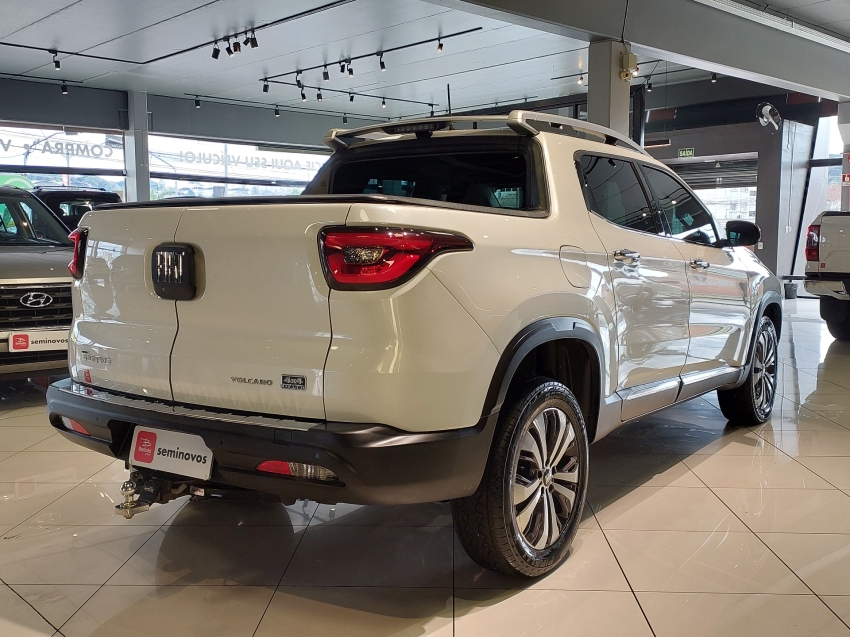 fiat toro 2.0 16v turbo diesel volcano 4wd at9 4p automatico 2025