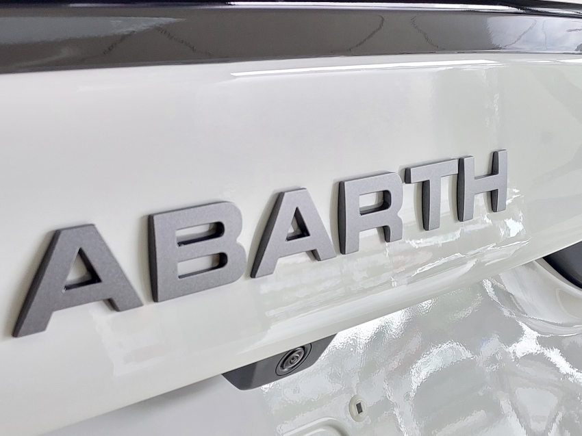fiat fastback 1.3 turbo 270 flex abarth at6 4p automatico 2026 fiat fastback 1.3 turbo 270 flex abarth at6 4p automatico 2026