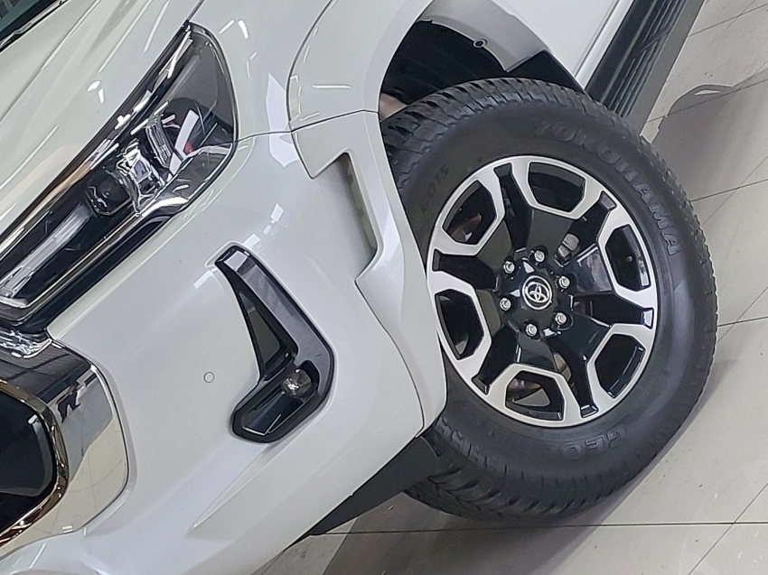 toyota hilux 2.8 d-4d turbo diesel cd srx plus 4x4 automatico 4p 2024