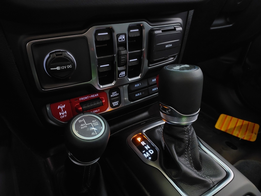 jeep wrangler 2.0 turbo gasolina rubicon 4p 4x4 at8 automatico 2025