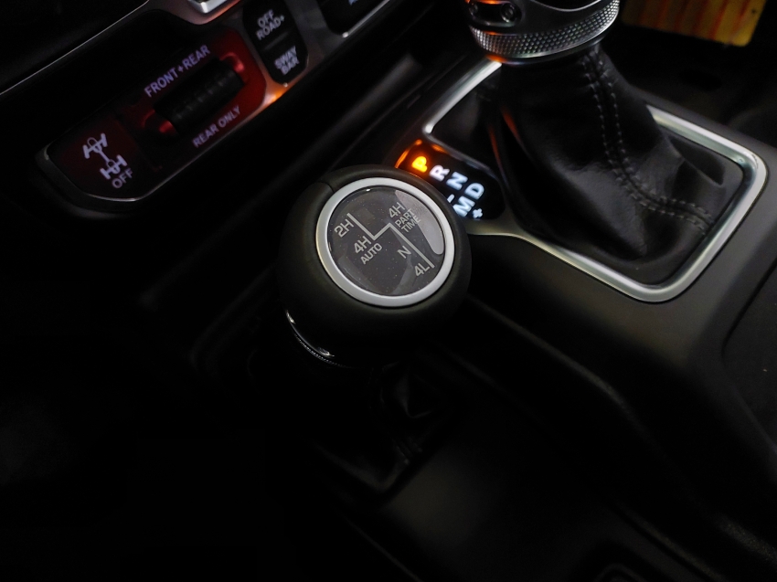 jeep wrangler 2.0 turbo gasolina rubicon 4p 4x4 at8 automatico 2025