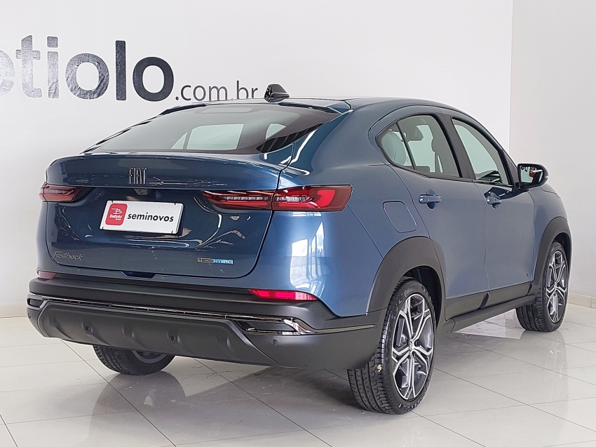 fiat fastback 1.0 turbo 200 hybrid impetus cvt hibrido 4p automatico 2025