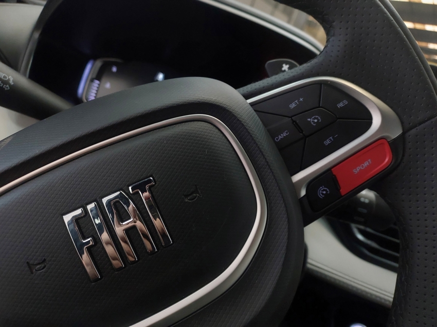 fiat fastback 1.0 turbo 200 hybrid impetus cvt hibrido 4p automatico 2025
