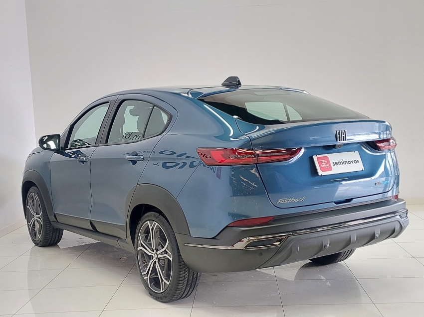 fiat fastback 1.0 turbo 200 hybrid impetus cvt hibrido 4p automatico 2025