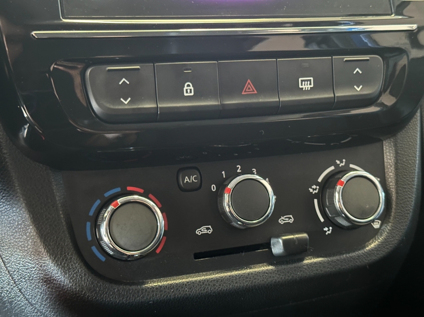 renault kwid 1.0 12v sce flex intense manual 4p automatico 2025