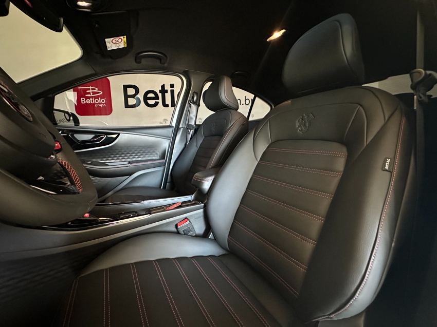 fiat fastback 1.3 turbo 270 flex abarth at6 4p automatico 2025