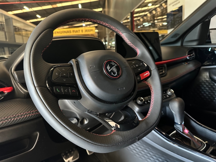 fiat fastback 1.3 turbo 270 flex abarth at6 4p automatico 2025