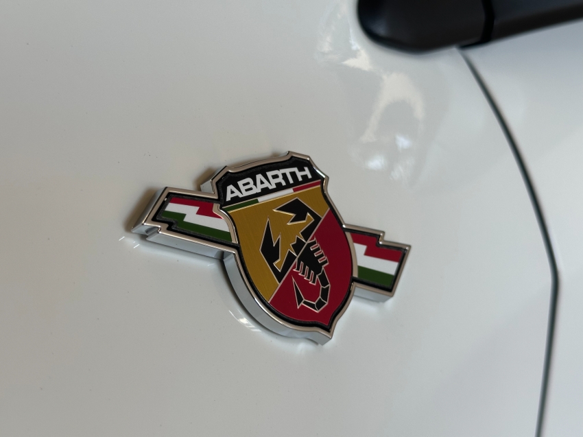 fiat fastback 1.3 turbo 270 flex abarth at6 4p automatico 2025