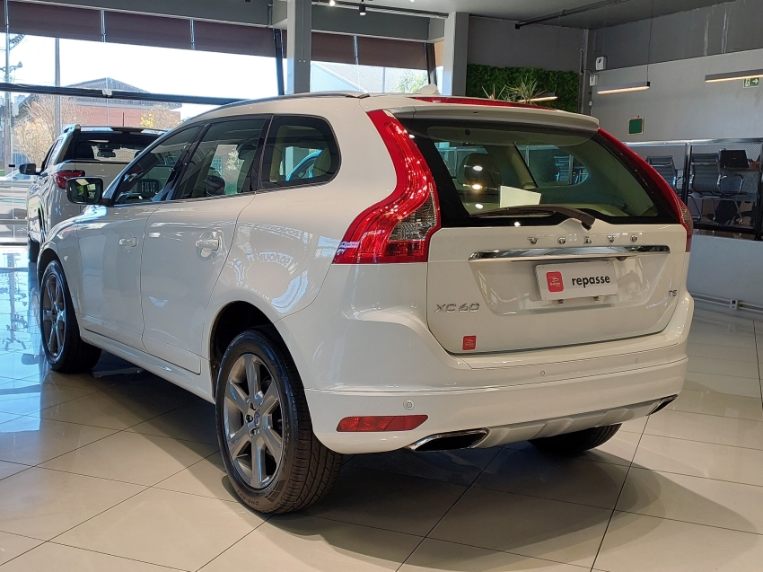 volvo xc60 2.0 t5 r design turbo gasolina 4p automatico 2014