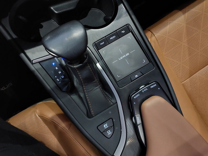 lexus ux 250h 2.0 vvt-i hybrid luxury cvt hibrido 4p automatico 2020