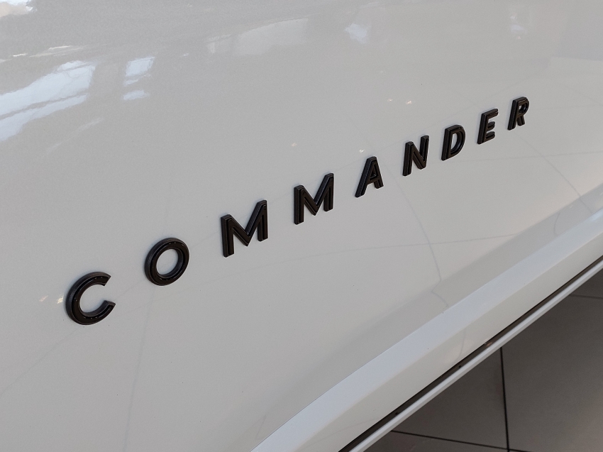 jeep commander 2.0 hurricane 4 turbo gasolina blackhawk at9 4p automatico 2025
