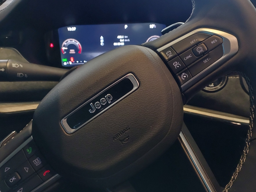 jeep commander 2.0 hurricane 4 turbo gasolina blackhawk at9 4p automatico 2025