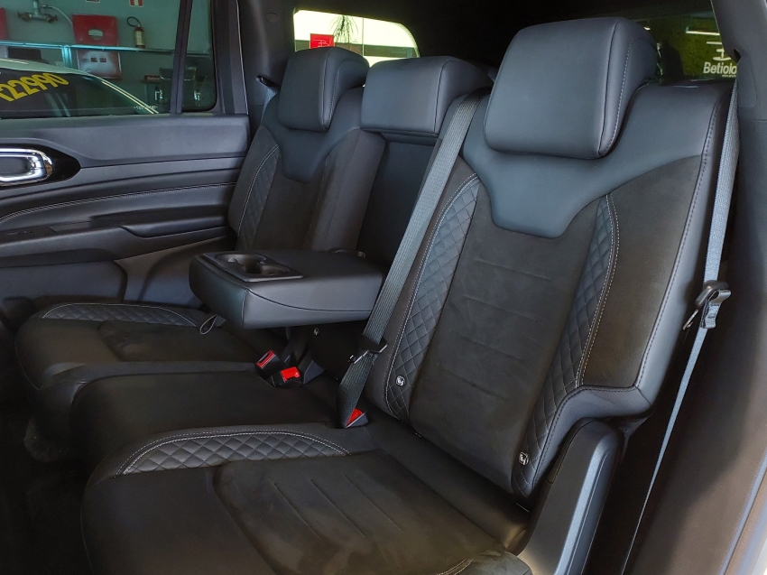 jeep commander 2.0 hurricane 4 turbo gasolina blackhawk at9 4p automatico 2025