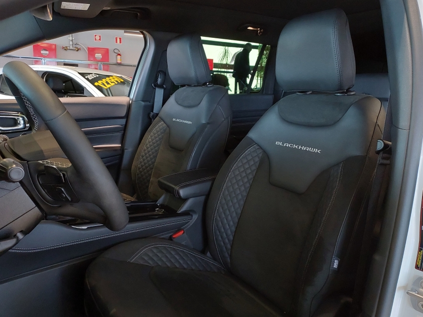 jeep commander 2.0 hurricane 4 turbo gasolina blackhawk at9 4p automatico 2025