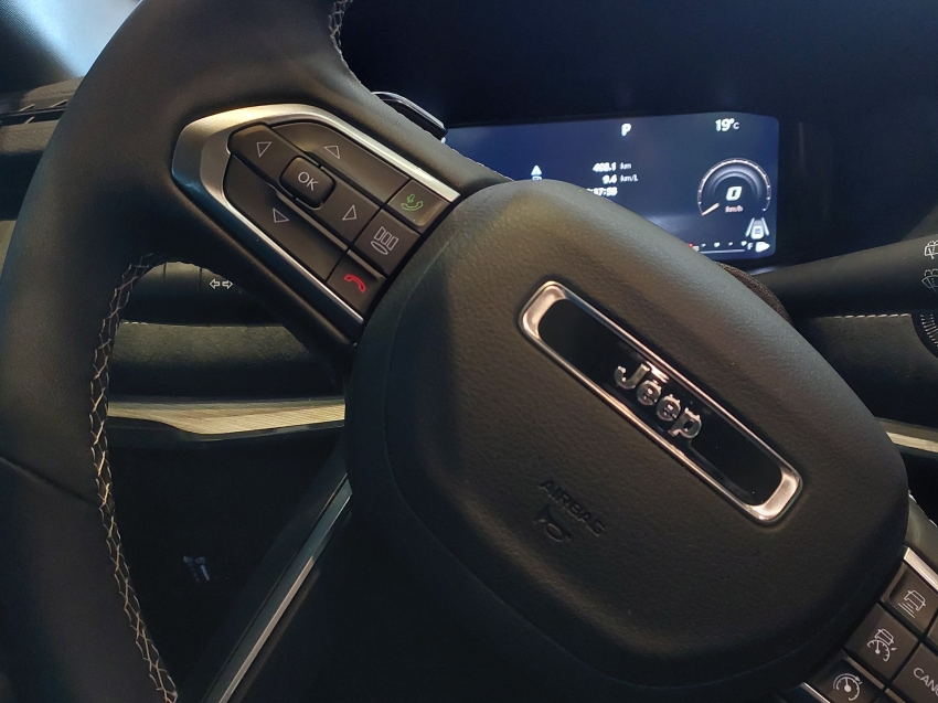 jeep commander 2.0 hurricane 4 turbo gasolina blackhawk at9 4p automatico 2025
