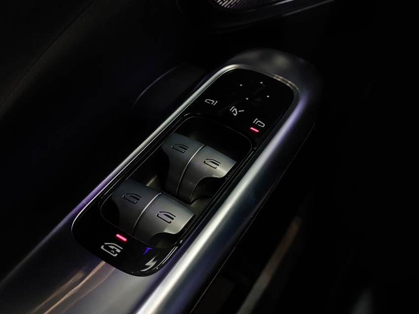 mercedes-benz c 300 2.0 eq boost hibrido amg line 9g-tronic 4p automatico 202518